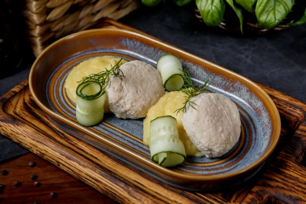 Паровые куриные котлетки