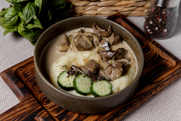Куриная печень с картофельным пюре